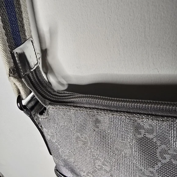 Gucci Silver Guccisima Crossbody Bag - Picture 5 of 16